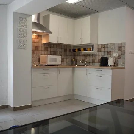 Iker Nyaralo Балатонфеньвеш