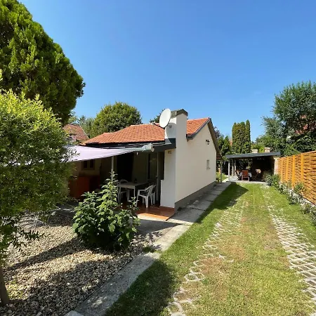 Iker Nyaralo Апартаменты Балатонфеньвеш